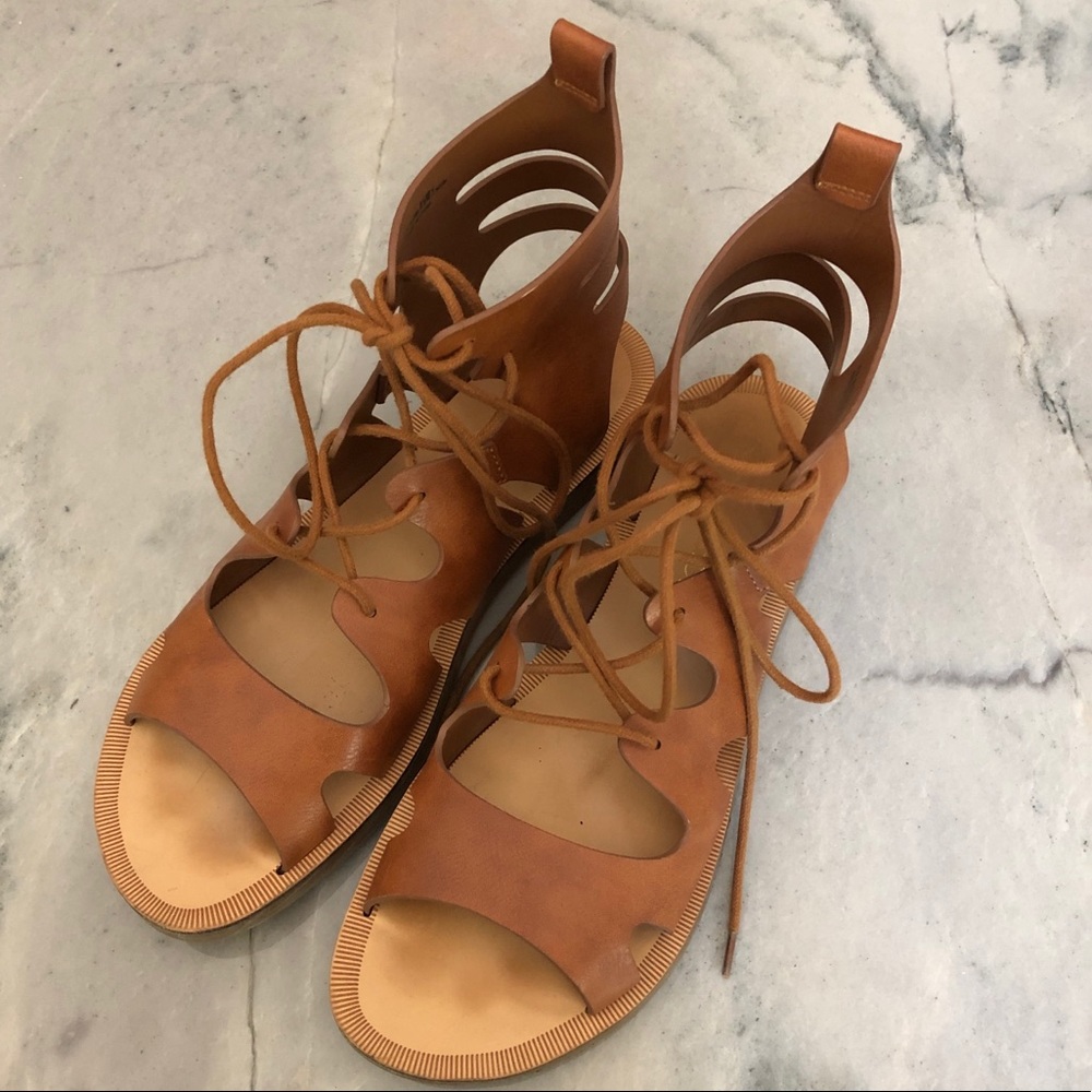 Gladiator sandal, 9.5 Chinese Laundry
